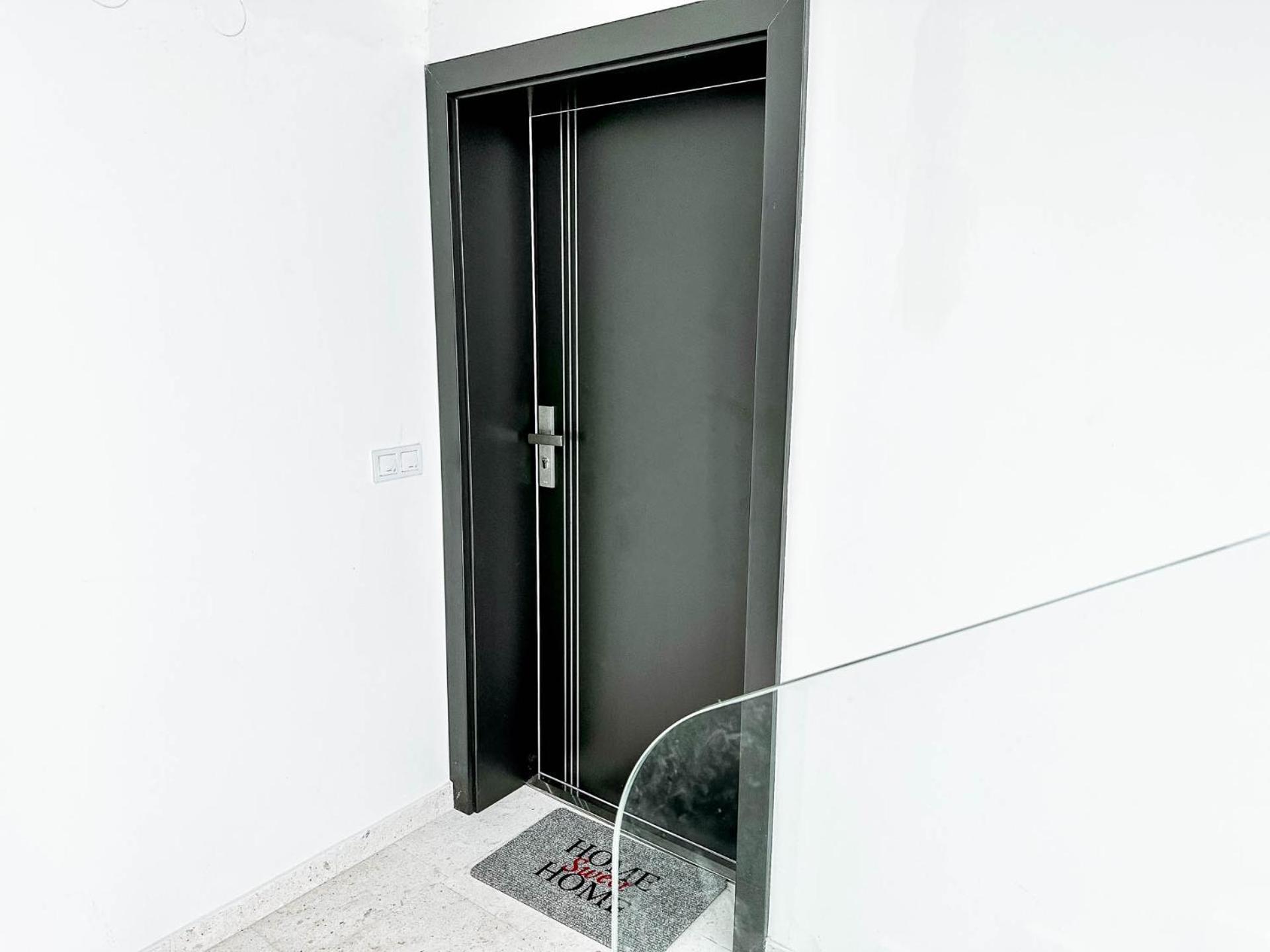 Brand New 2 Bed, 1 Bath Apartment *