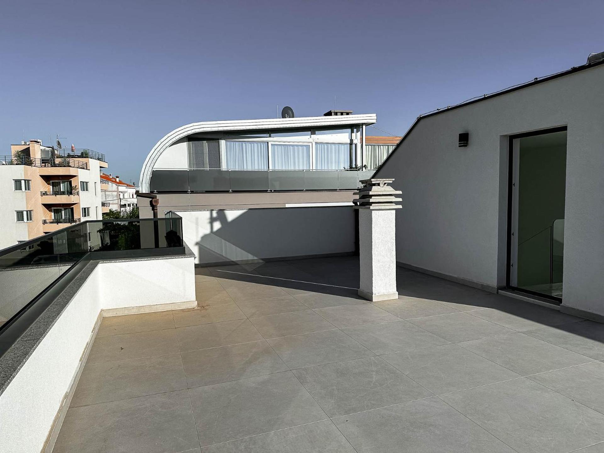 Apartment Brand New 2 Bed, 1 Bath *