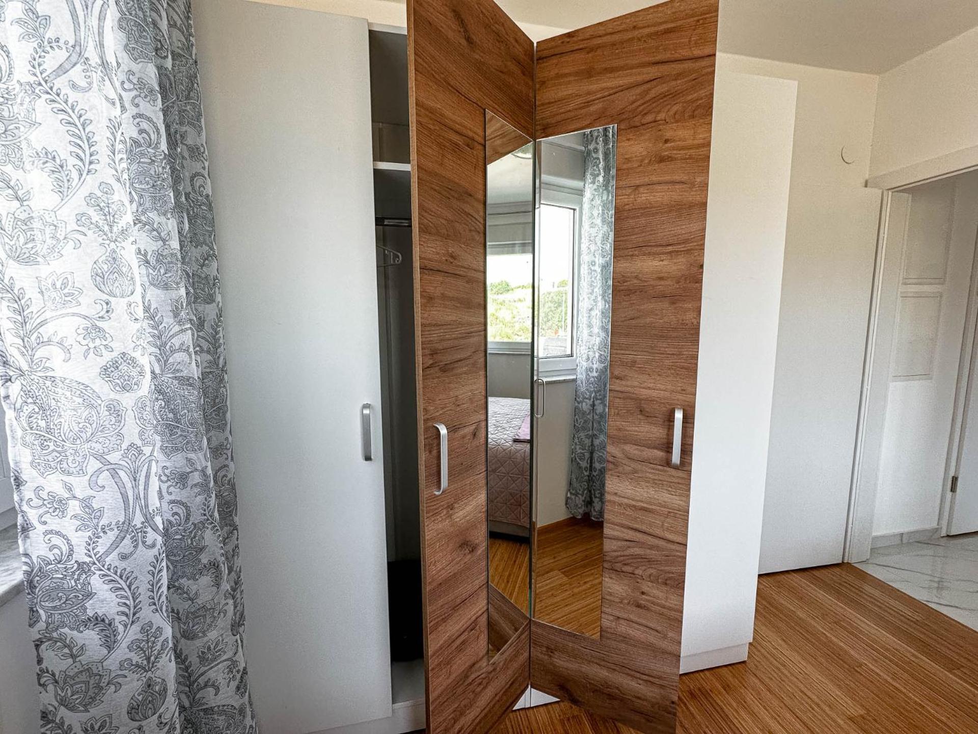 Brand New 2 Bed, 1 Bath Apartment *
