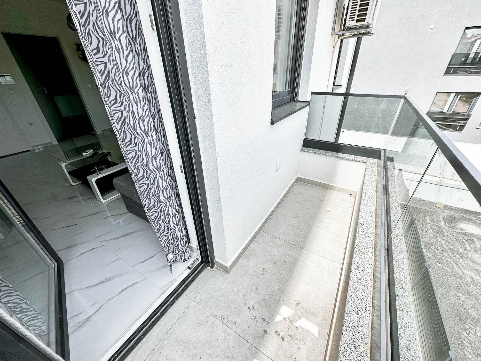 Apartment Brand New 2 Bed, 1 Bath