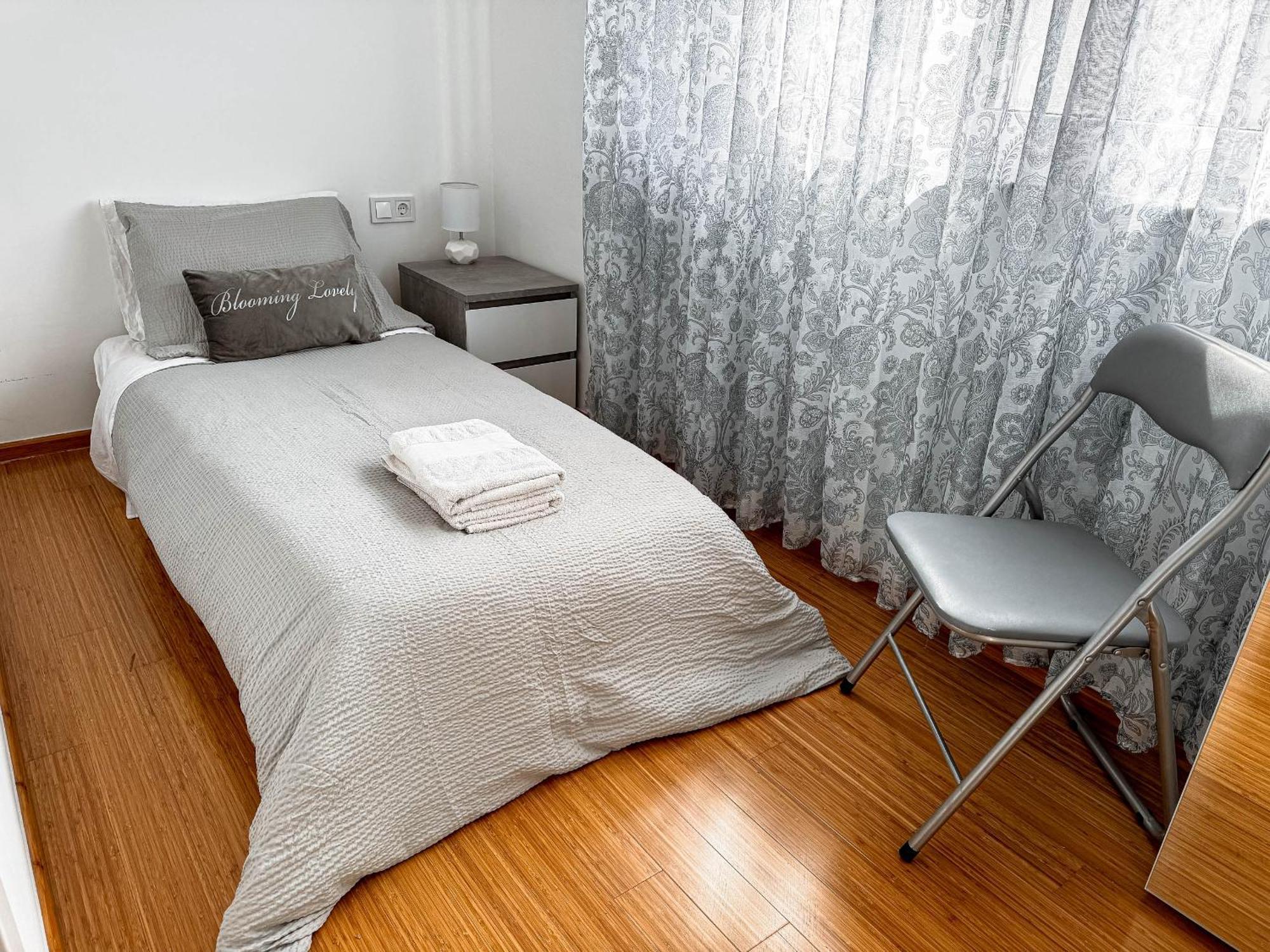 Apartment Brand New 2 Bed, 1 Bath *